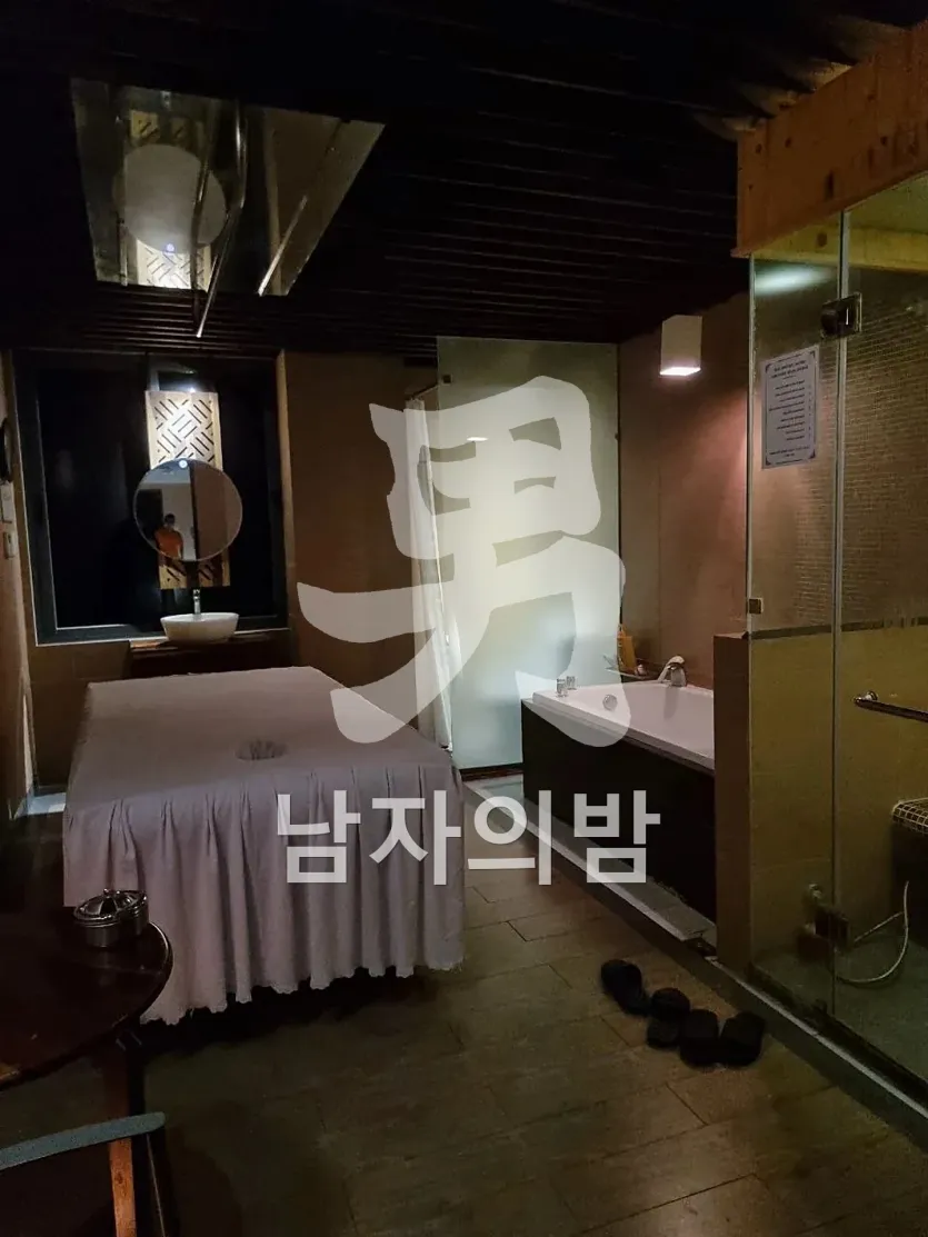 나트랑 화다 마사지 VIP룸 조명 연출