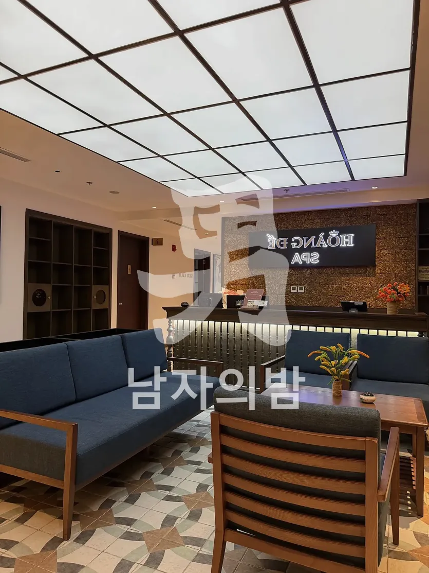나트랑 황제 스파 프라이빗 룸 내부 조명과 침구
